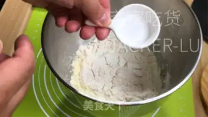 Make Scratch the tea and beans step 0