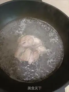 Make Black peanut pig soup step 2