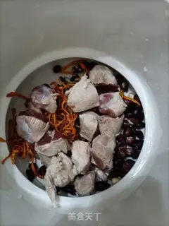 Make Black peanut pig soup step 3