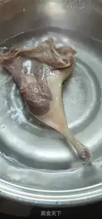 Make Duck-leg mustard soup step 1