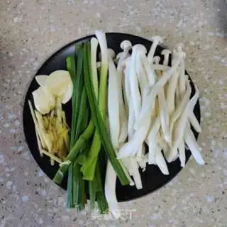 Make Sour soup fish heads step 1