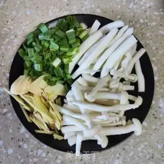 Make Sour soup fish heads step 2