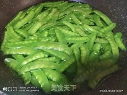 Make Beef fried Dutch beans step 2