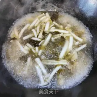 Make Sour soup fish heads step 11