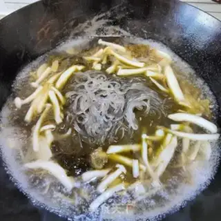 Make Sour soup fish heads step 12