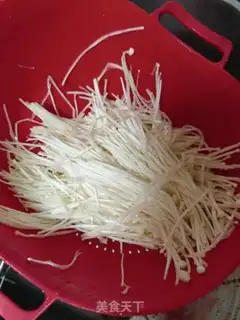 Make Rhods with golden needle mushrooms step 0