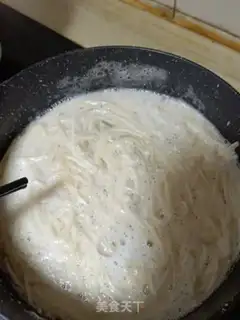 Make Rhods with golden needle mushrooms step 2