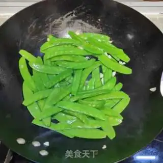 Make Snow bean fried pig step 6