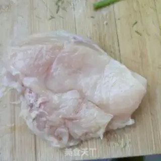 Make Chicken chest fried fragrance step 2