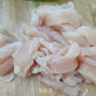 Make Chicken chest fried fragrance step 3