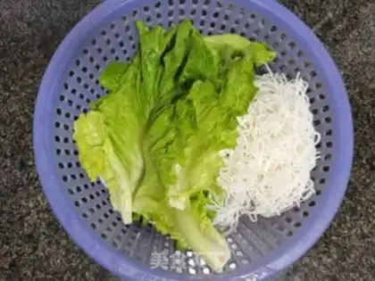 Make Lettuce and rice step 1