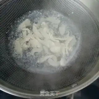 Make Chicken chest fried fragrance step 5