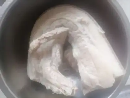 Make Garlic sprouts back to the pot step 1