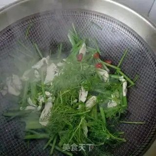 Make Chicken chest fried fragrance step 11