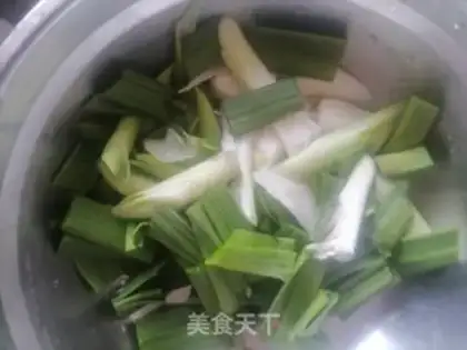 Make Garlic sprouts back to the pot step 3