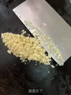 Make All-powerful garlic sauce step 0