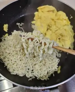 Make Nine-storey egg noodles step 5