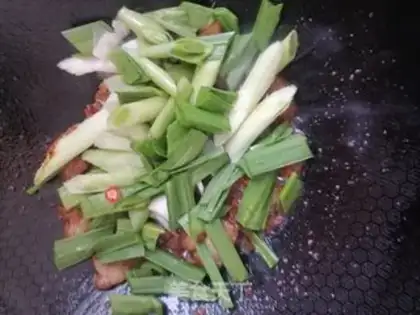 Make Garlic sprouts back to the pot step 9