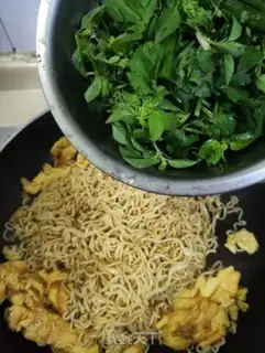 Make Nine-storey egg noodles step 6