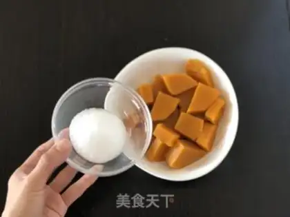 Make Pumpkin ball step 1