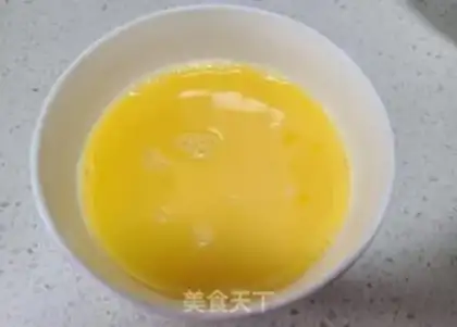Make Suffering onion fried eggs step 2