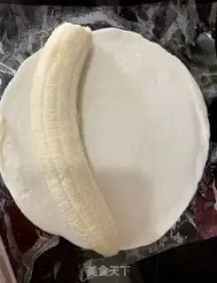Make Hand-picked banana rolls step 1