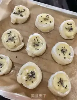 Make Hand-picked banana rolls step 4