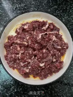 Make Tomato tofu beef soup step 1