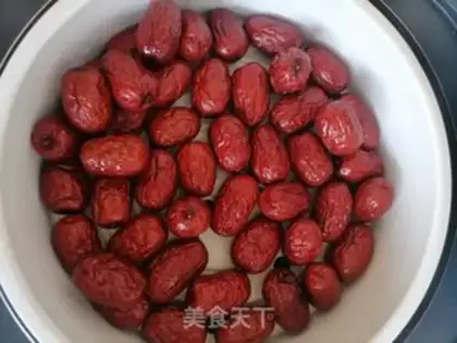 Make Red dates and walnuts step 1
