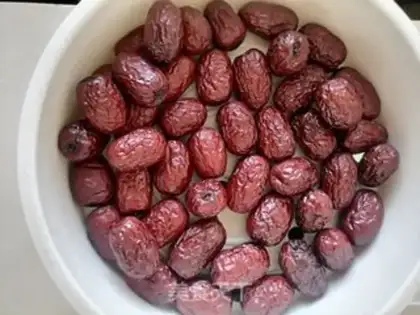 Make Red dates and walnuts step 2