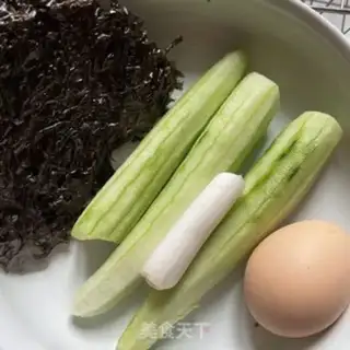Make cucumber pickles and omelet soup step 0
