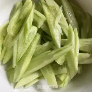 Make cucumber pickles and omelet soup step 1