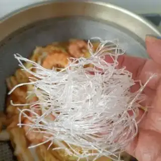 Make The cabbage fan stewed shrimp step 12