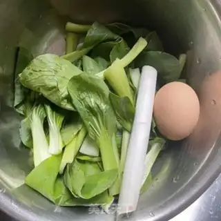 Make Sour soup and eggs step 1
