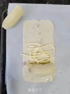 Make Hand-picked banana rolls step 1