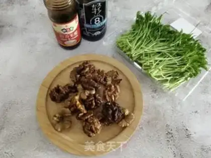 Make Peas with walnuts step 0
