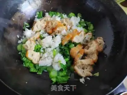 Make Mustard egg greasy rice step 5