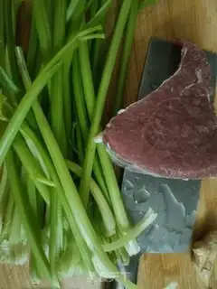 Make Celery beef chops step 0