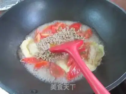 Make Egg dumpling ketchup noodles step 3