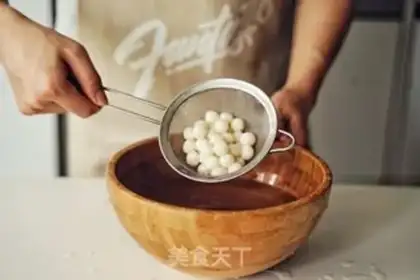 Make Pills of chrysanthemum step 1
