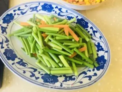 Make Garlic carrots step 1
