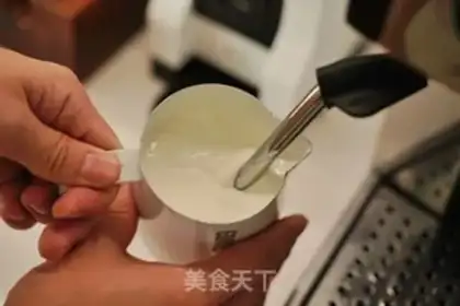 Make Puffy donut latte step 1