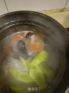 Make Chinese medicine and chicken stew step 8