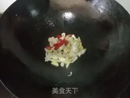 Make Onion fried black fish step 6