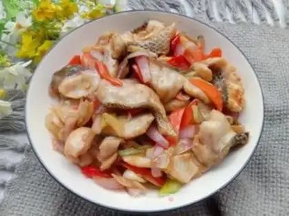 Make Onion fried black fish step 11
