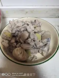 Make The chickens are red and scavenging step 0