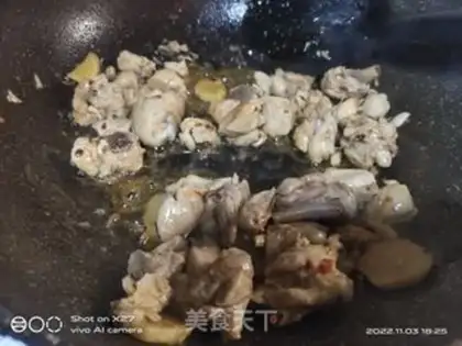 Make The chickens are red and scavenging step 4