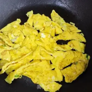 Make Eggs and apricot mushrooms step 4