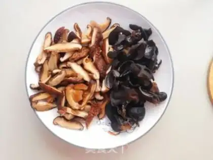 Make South Mud Bay mushroom noodles step 0