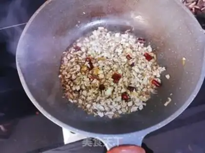 Make South Mud Bay mushroom noodles step 6